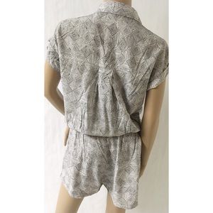 Old Navy Pants - Old Navy Black & White Romper Size M Old Navy Pants - Old Navy Black & White Romper Size M